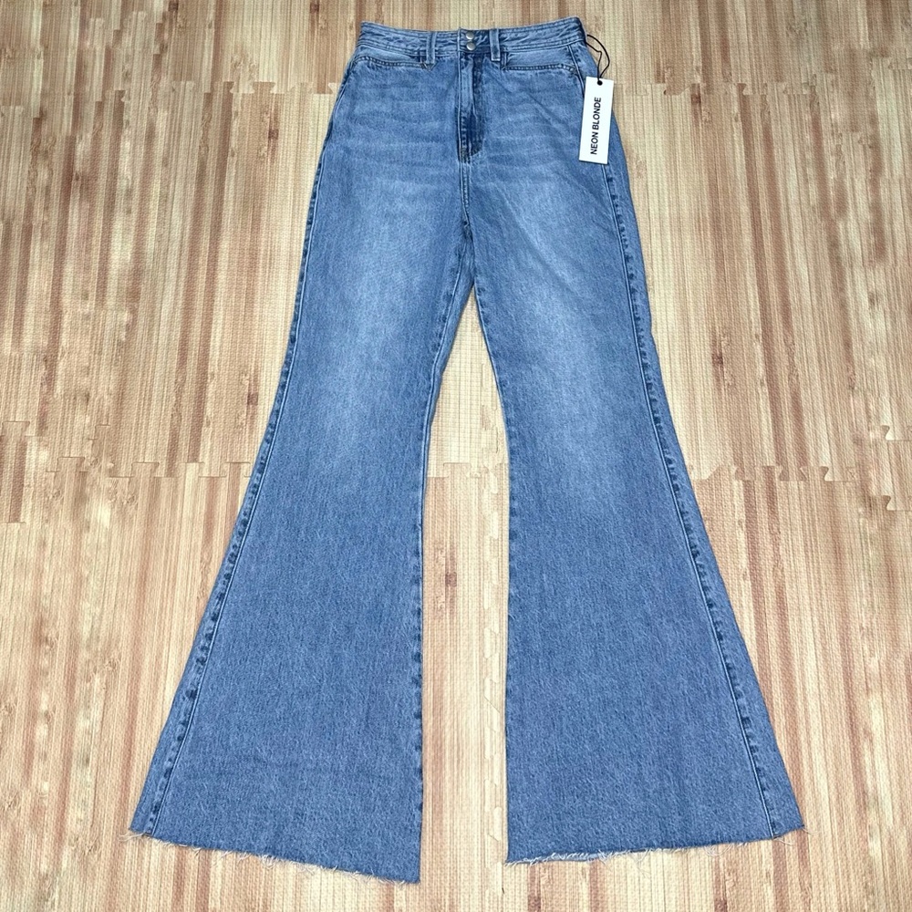 Neon Blonde Kiki Sweep Jeans in Good Times Wash NWT [C32]